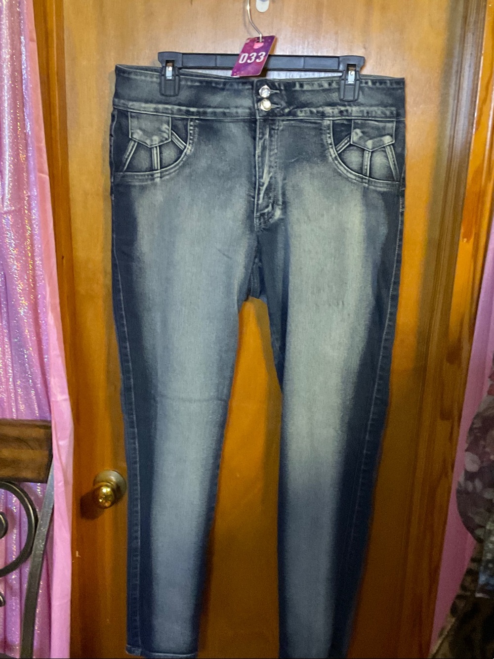 33 - Women's Faded Black Skinny Jeans - Stretch Fit